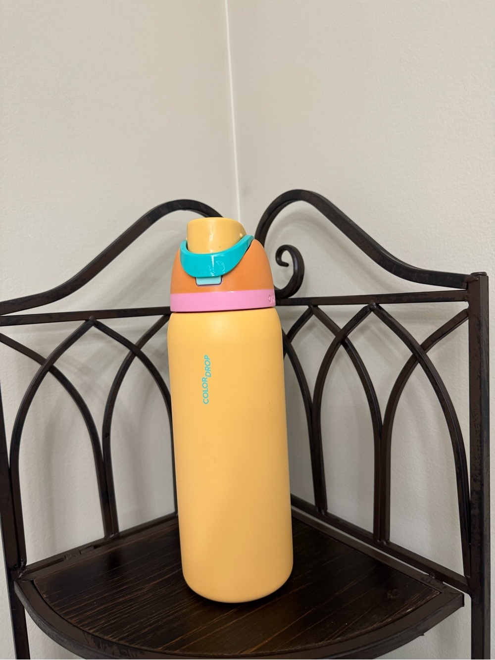 Owala 32oz FreeSip Color Drop Tropsicle SOLD OUT.